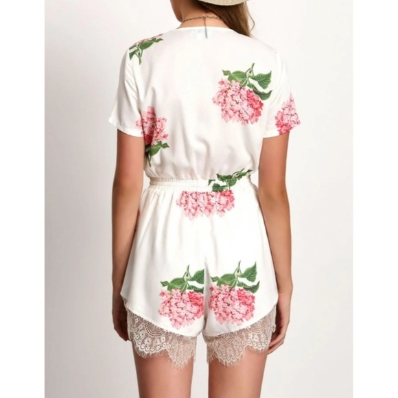 Floral Romper- Xenia Boutique - Picture 3 of 6